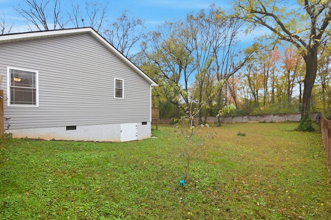 Building Photo - 3104 Husky Way