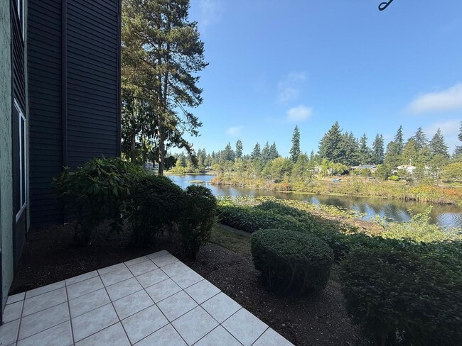 Building Photo - 2 Bedroom 2 Bathroom Sits Right on the Shore of Lake Beverly