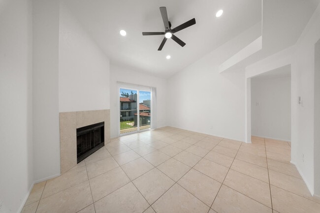 Building Photo - 220 N 22nd Pl
