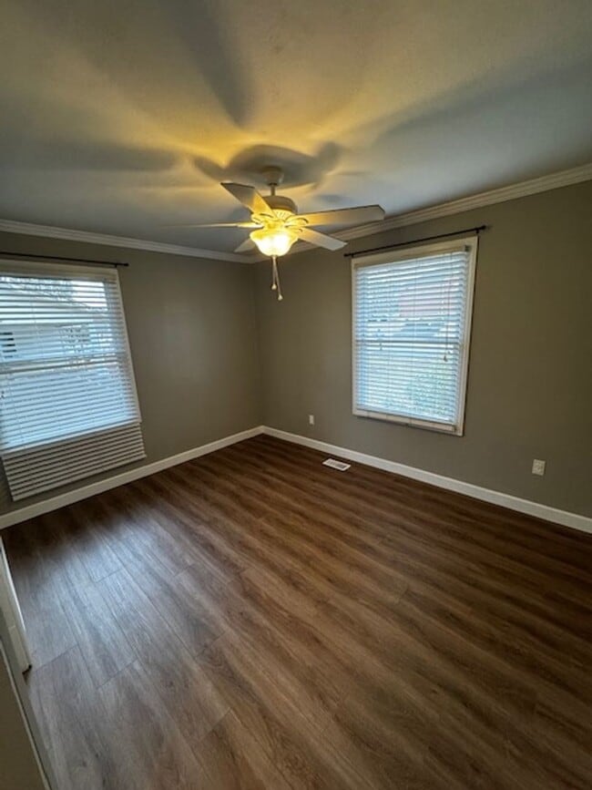 Building Photo - Home for Rent in Middle of Johnson City!