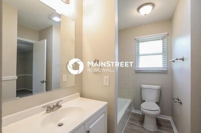 Building Photo - 3 Bedroom Pet-Friendly Home in INDEPENDENC...