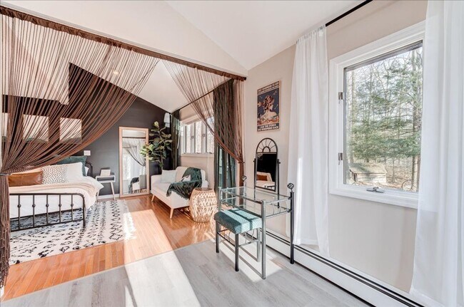 Building Photo - 441 Burlingham Rd