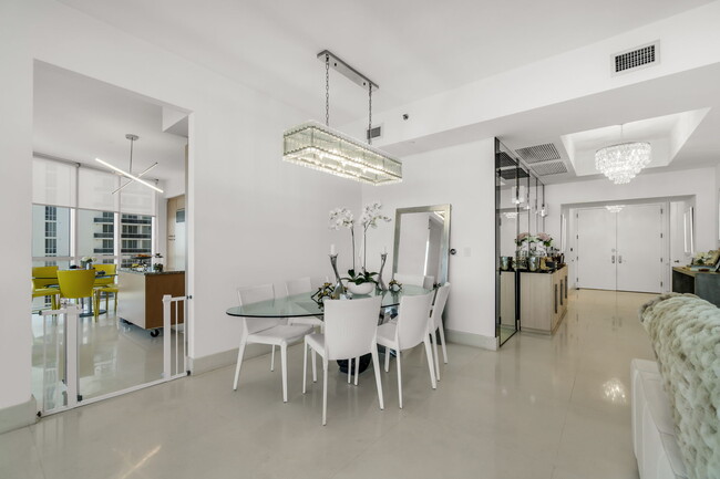 Building Photo - 16001 Collins Ave