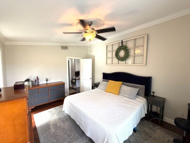 Building Photo - Desirable Home in Lincoln Village – A must see!