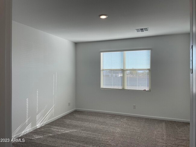 Building Photo - 17401 W Red Fox Rd