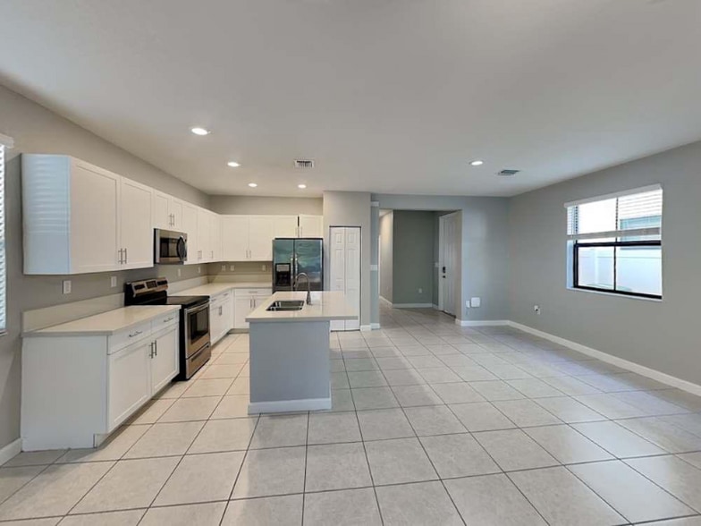 Building Photo - 3454 W 110th St