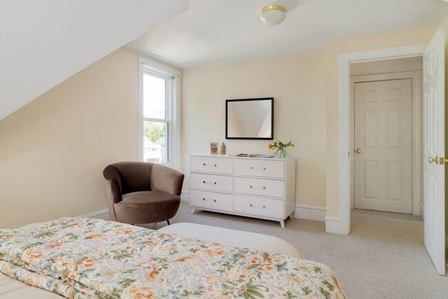 Building Photo - 87 College Ave