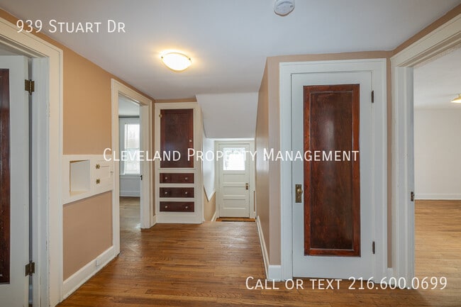 Building Photo - 939 Stuart Dr