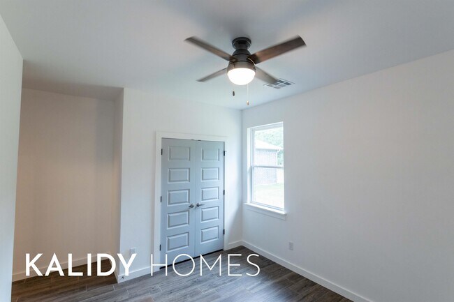 Building Photo - 1679 Kalidy Dr