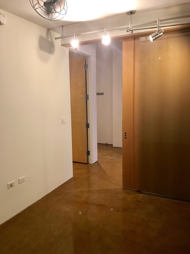 Building Photo - Mint Plaza Loft - Roof Deck & Pet Friendly...