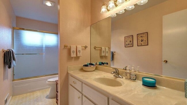 Building Photo - Union City 4 Bed | Master Suite | Perfect ...