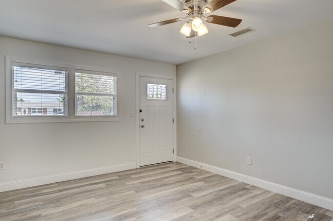 Building Photo - 3105 W 21st Ct