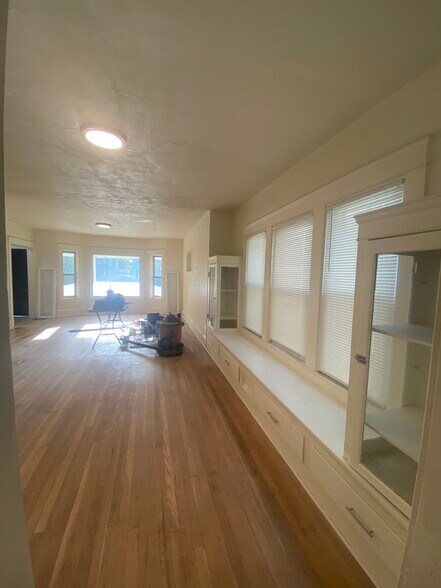 Building Photo - 1323 W 102nd St