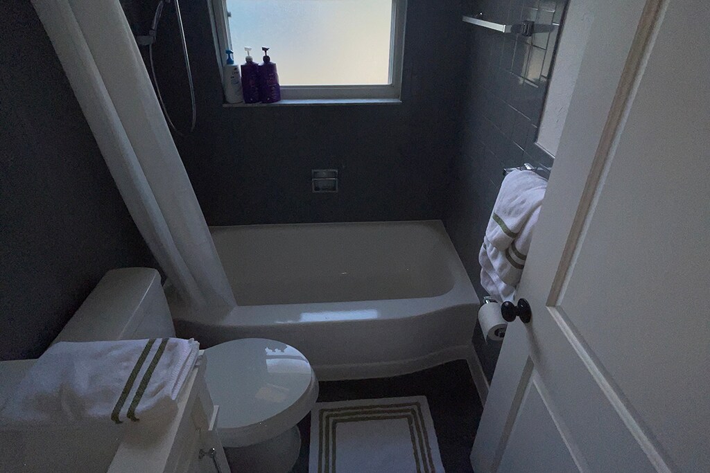 Building Photo - 4520 Burlington Ave N