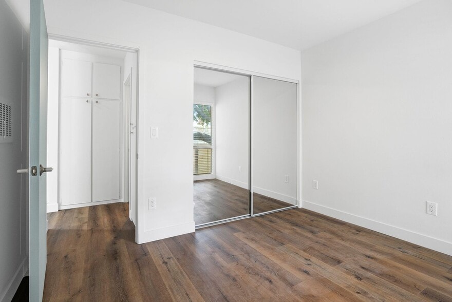 Building Photo - Individual Bungalows: All 1 bedroom/ 1 bat...