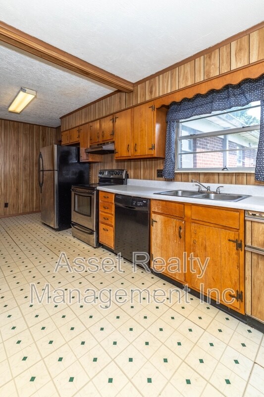 Building Photo - 102 Eastwood Dr
