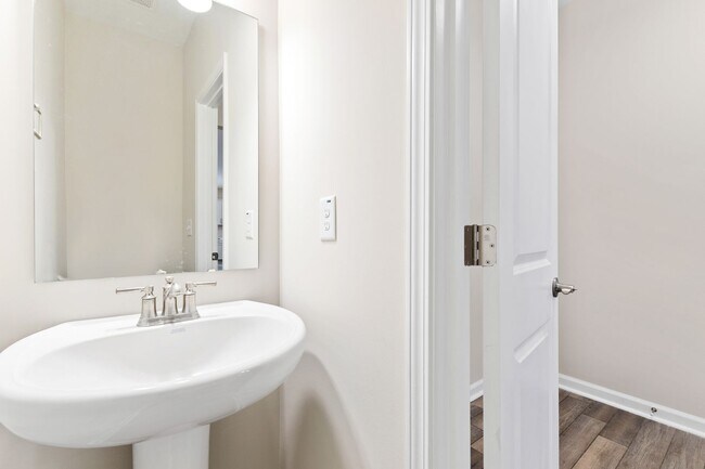 Building Photo - Modern & Charming 3-Bedroom Townhome in Durham!