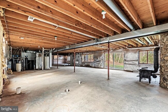 Building Photo - 7621 River Rd