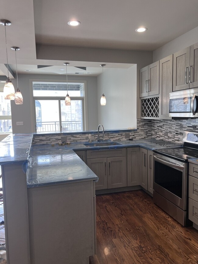 Building Photo - 1208 E 64th St