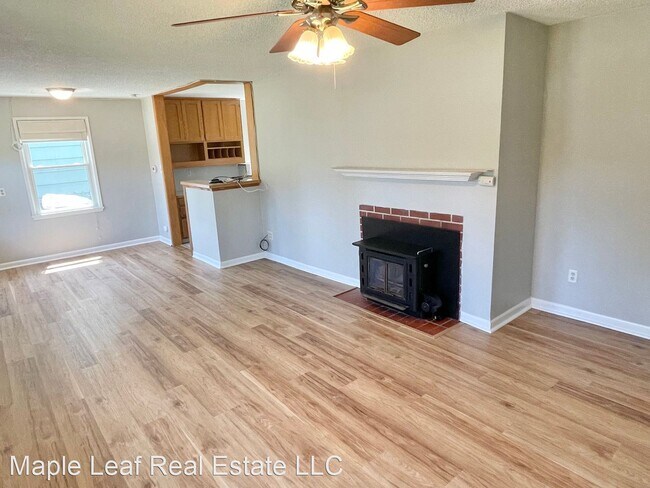 Building Photo - 3 br, 1.5 bath House - 11721 Roosevelt Way NE