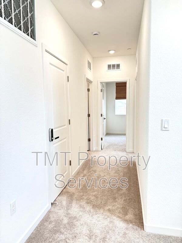 Building Photo - 10123 Blue Whale Wy