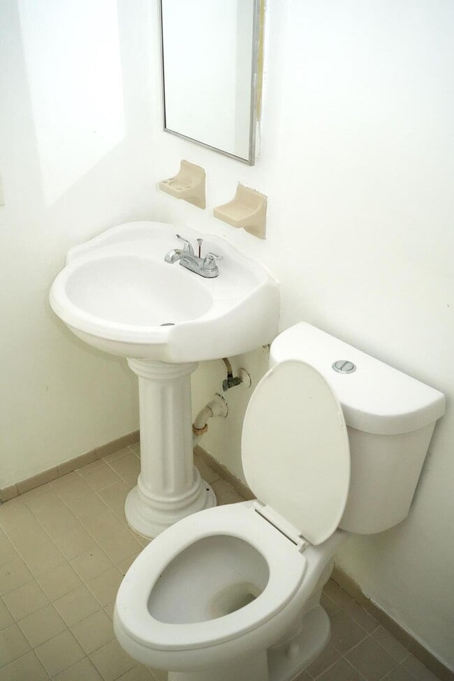 Building Photo - 1561 NE 109th St