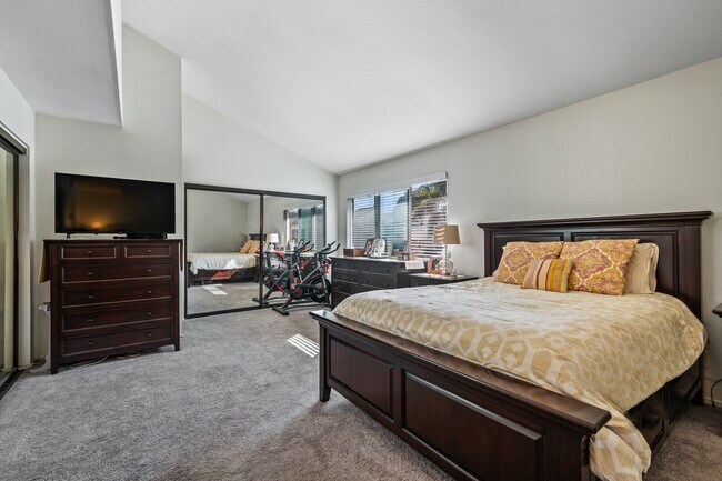 Building Photo - 1911 Mathews Ave