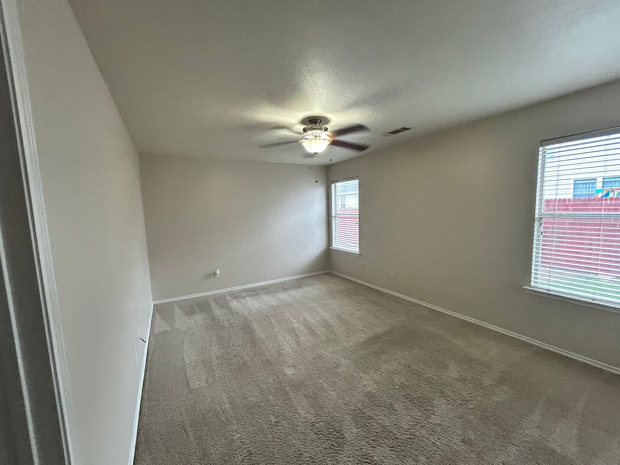 Building Photo - 10445 Hideaway Trl