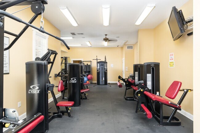 Building Photo - 3 Bedroom Flat, End unit Apartment - Available at Woodlands with $500 deposit. Ask your leasing a...