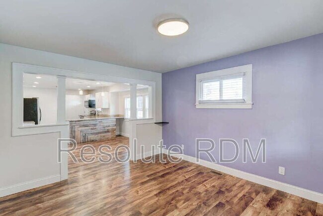 Building Photo - 1622 E Raymond St