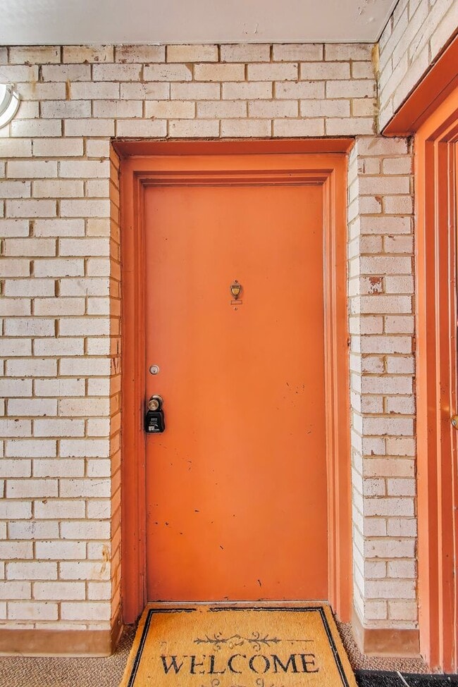 Building Photo - 2BD/1BA in Bethesda Park - Feeds to WJ HS - Great location - Close to Walter Reed & METRO