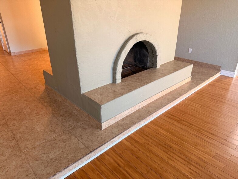 Building Photo - 7850 E Granada Rd