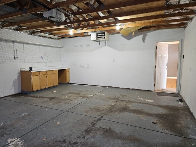 Building Photo - 334 Arbor Ln