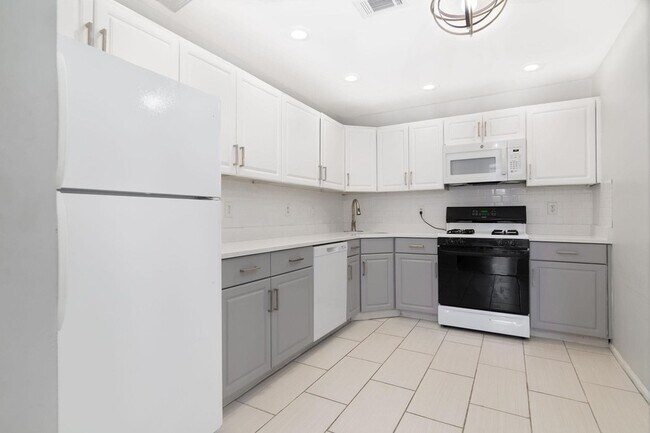 Building Photo - 27 Cottonwood St