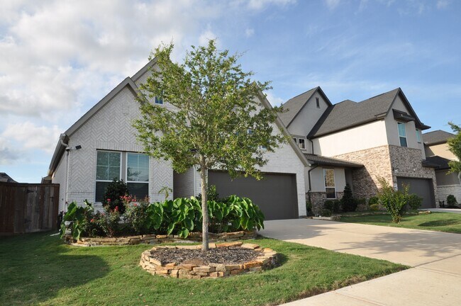 Building Photo - 31822 Grand Orch Ln