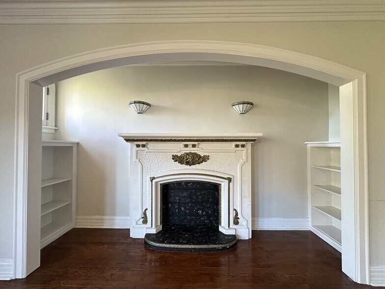 Building Photo - 1527 W Pratt Blvd