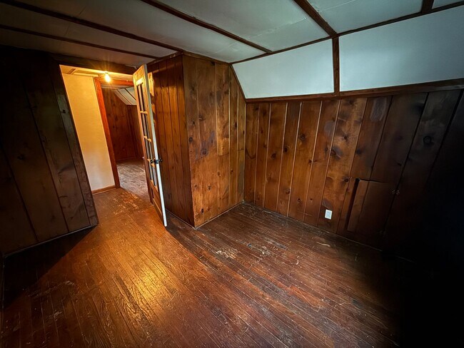 Building Photo - 1424 S Meeker Ave