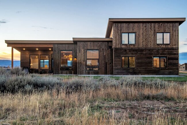 Building Photo - 3402 Alta Vista Dr
