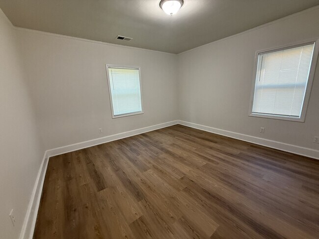 Building Photo - 3739 Rhea Ave