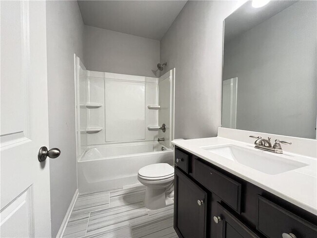 Building Photo - 4675 Silver Oak Dr SW