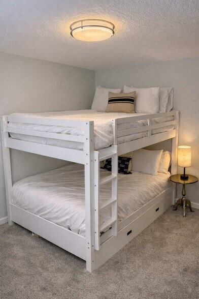 Building Photo - 2850 Columbus Way