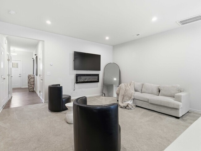 Building Photo - 434 Triple Crown Way