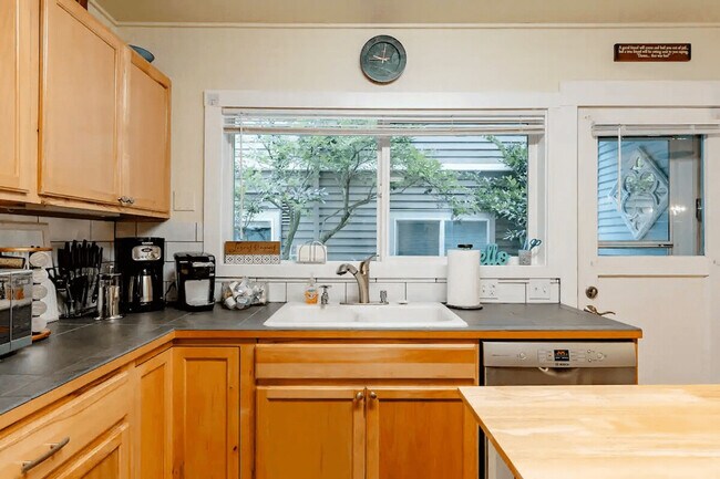 Building Photo - 756 N 76th St