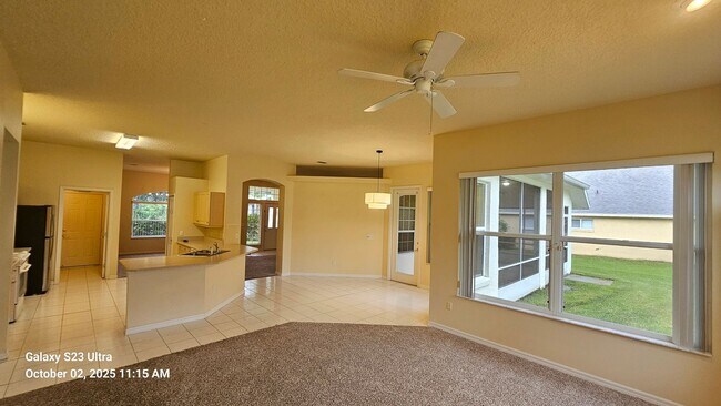 Building Photo - Spacious 4 Bedroom Home in Breakaway Trail...