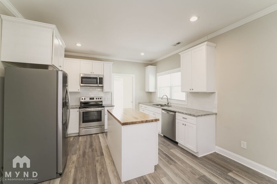 Building Photo - 2112 Middale St