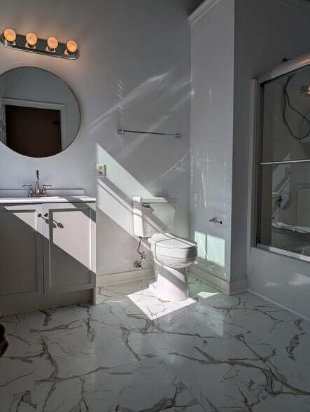 Building Photo - 502 Keystone Aly