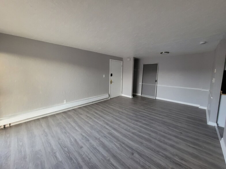 Building Photo - 1815-1819 Garfield Rd