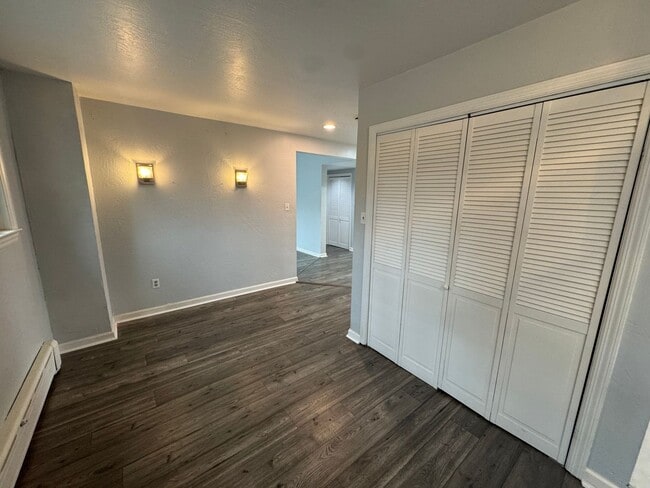 Building Photo - Spacious Private Oasis - 3 Bedroom 2 Bathroom House in Green Tree!