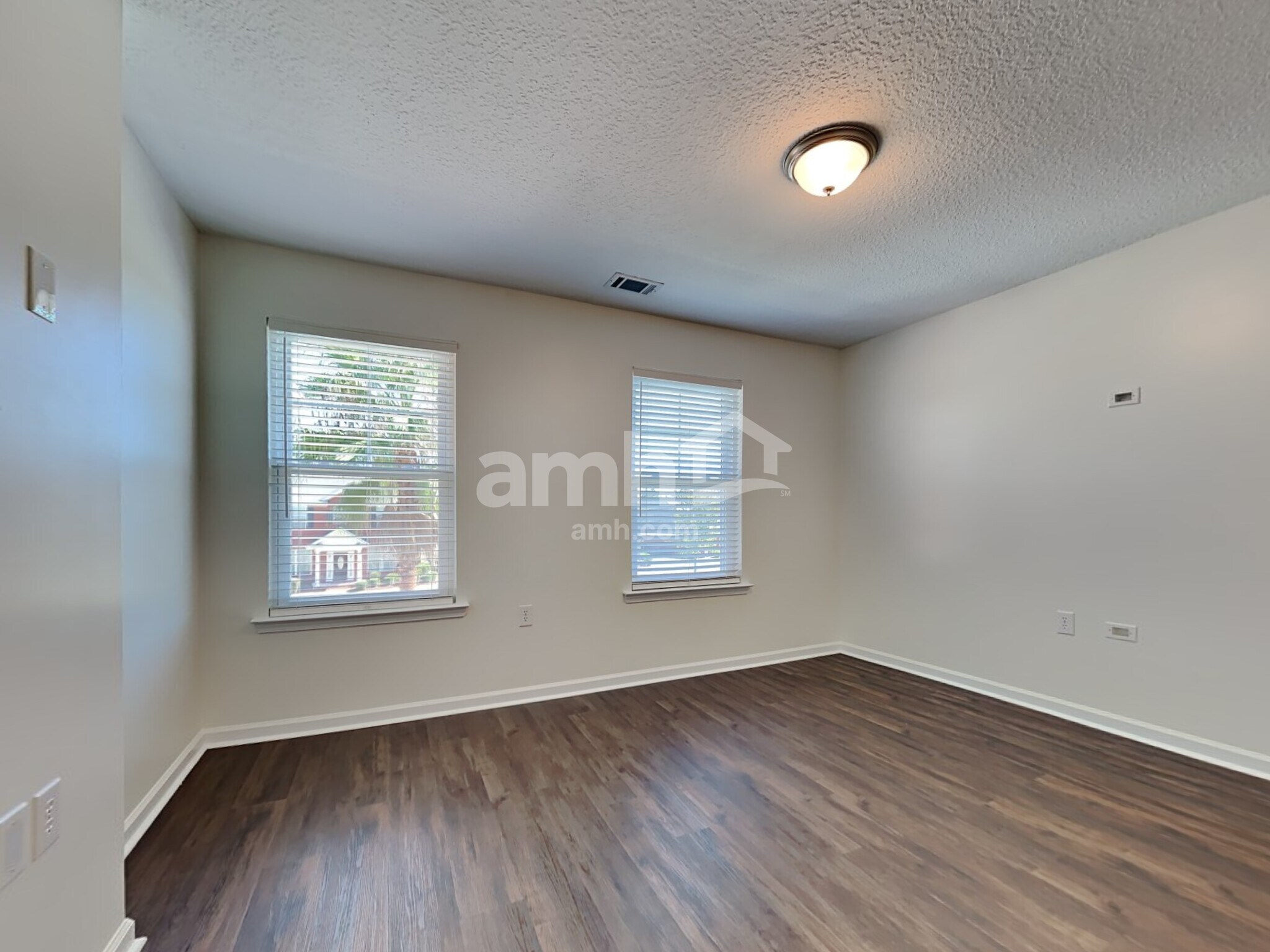 Building Photo - 105 Redrock Ct