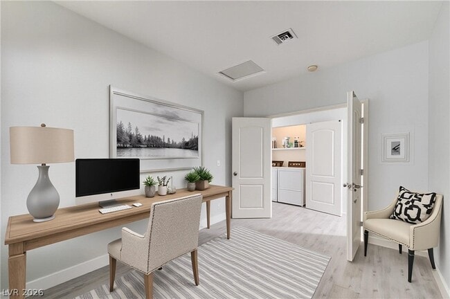 Building Photo - 1900 N Torrey Pines Dr